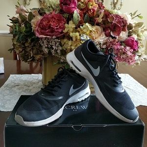 Nike Thea